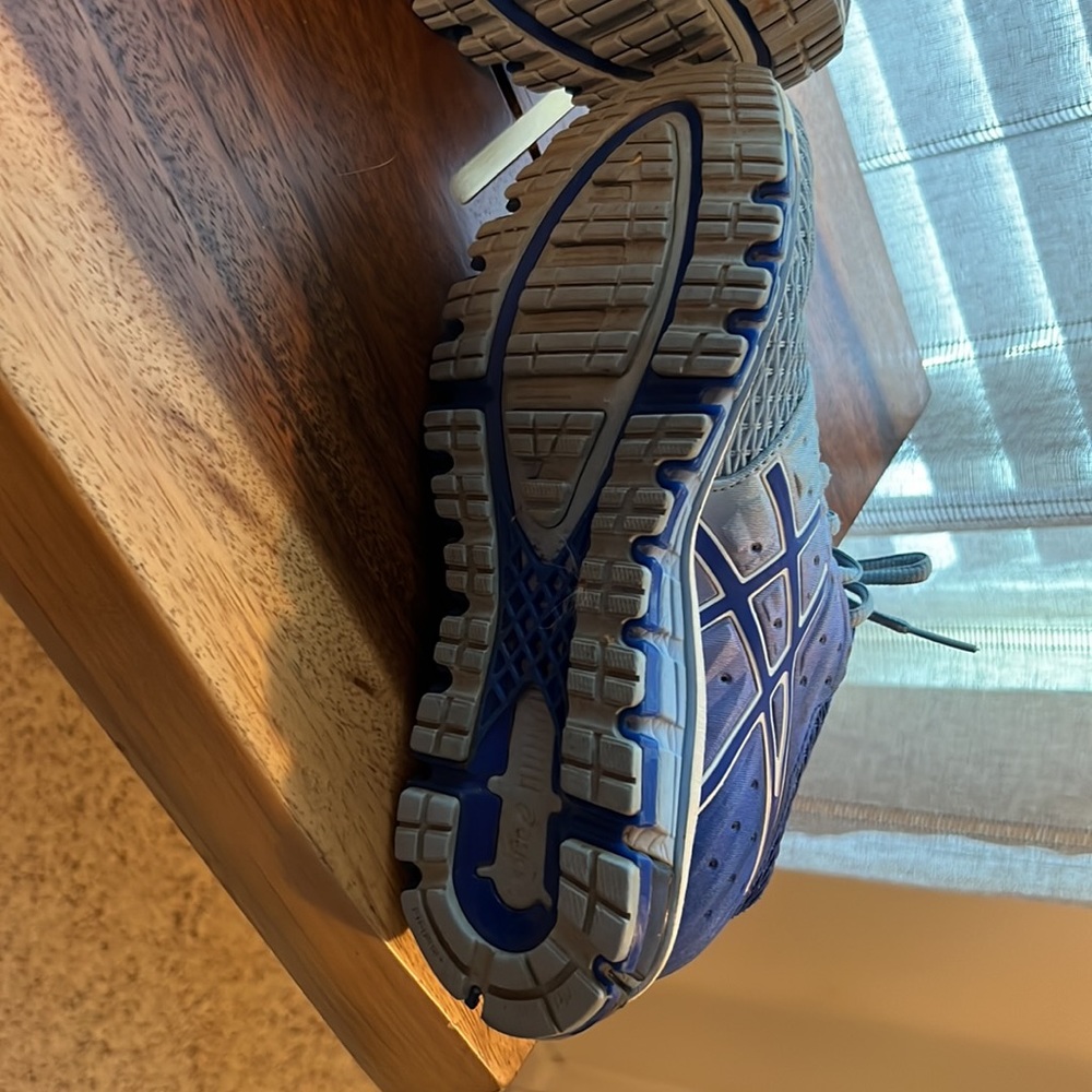 ASICS - Picture 3 of 4